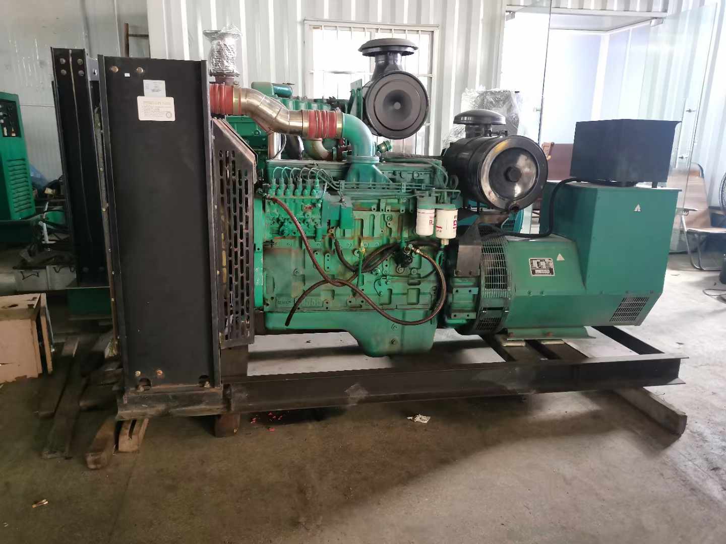 荆门发电机租赁如何确定电缆的承载电流是否在安全范围内？